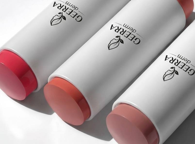 Blush Stick cu Pensulă Integrată – Culoare Naturală & Aplicare Perfectă